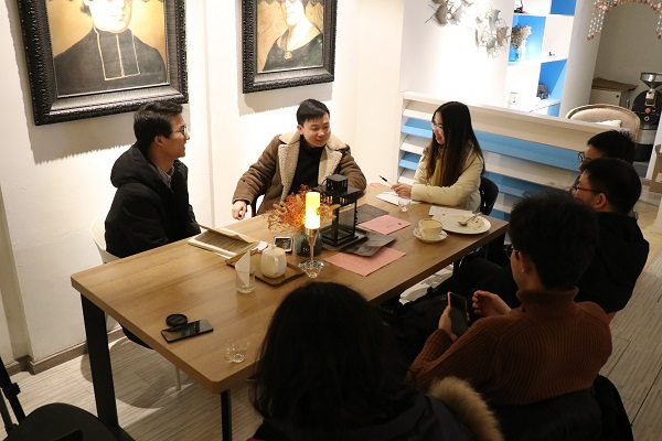 照片1-采访过程-热博rb88体育官网赴浙江省杭州市“寻根基——院友寻访”寒假社会实践团.jpg